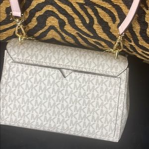 Michael Kors Crossbody Bag, in perfect condition. Used twice, too small for me.